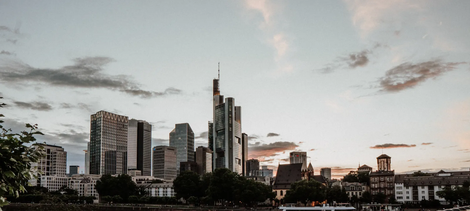 Kwintely technology intelligence: Frankfurt’s Freedom to Operate Revolution: How Advanced Manufacturing Leaders Use Technology Intelligence to Dominate Deep Tech Markets